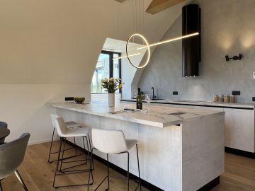 italská kuchyně s barovým sezením