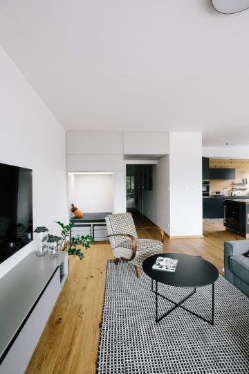 šedo černý obývací pokoj