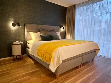 návrh interiéru ložnice v dřevostavbě